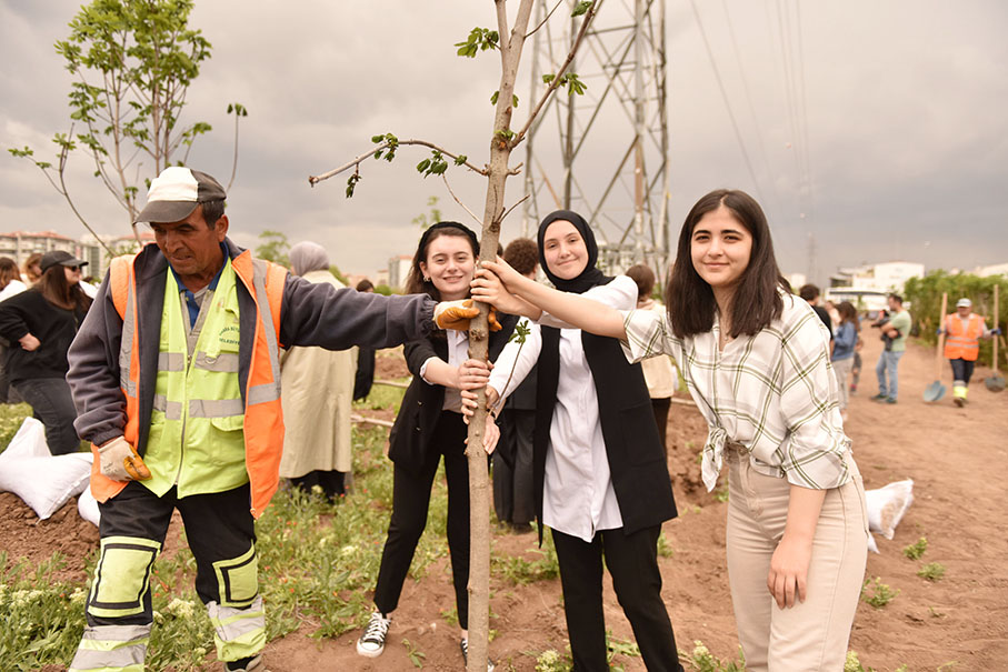 Yeşilin Başkenti kampanyası için Hollanda ve İstanbul'dan gelen gönüllüler projeye destek verdi